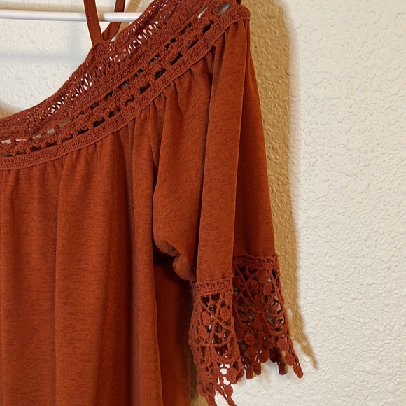 Off shoulder top - Picture 2 of 3